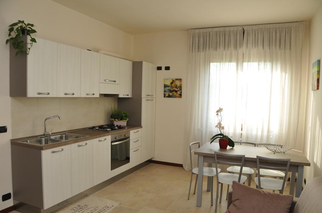 Appartamento Lago Peschiera del Garda Habitación foto